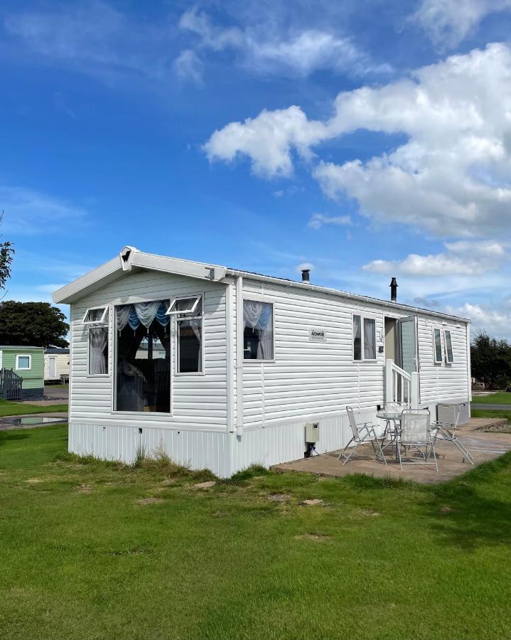 Flosh Caravan, Manor House Park Campsite *